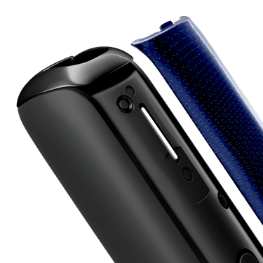 Plano aproximado do painel frontal Ploom Aura Navy Blue padrão brilhante, separado do dispositivo 